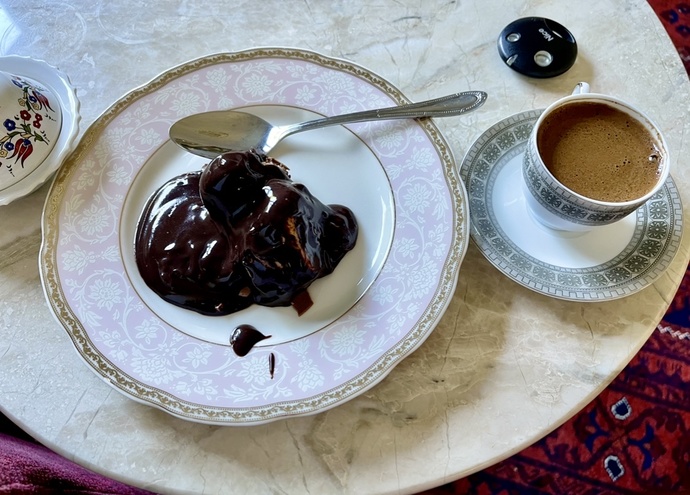 Hiç kahve yanında profiterol denediniz mi?