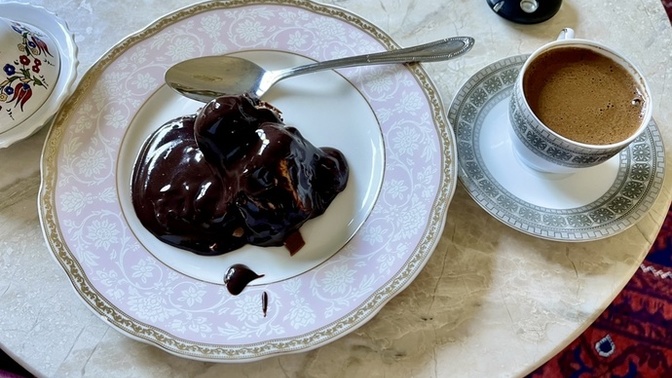 Hiç kahve yanında profiterol denediniz mi?