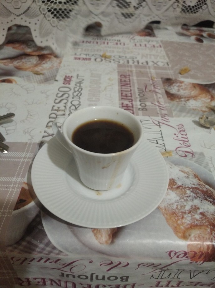 Kahvemi içiyorum kimler falıma bakıçak?