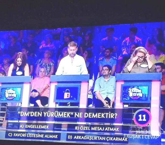 Çok güzel bir kızın/kadının mesaj kutusuna bir günde kaç Türk erkeği yürüme mesajı atar?