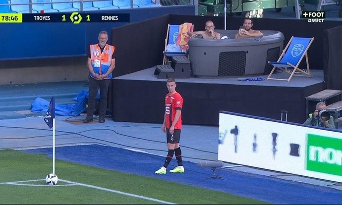 Maçı böyle bir tribünden izlemek ister miydiniz?