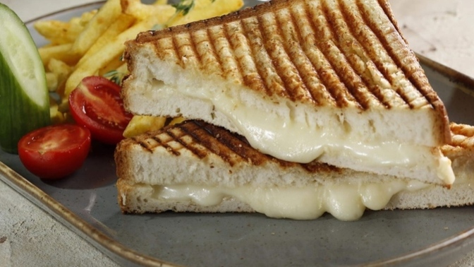 Sabahların vazgeçilmez yiyeceği Tost Peki siz tost sever misiniz?
