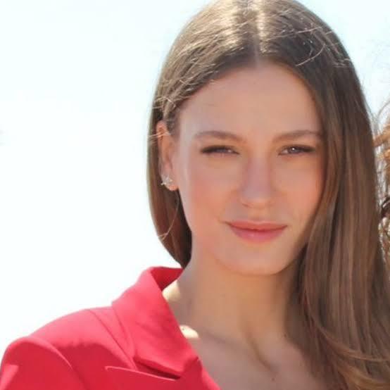 Serenay Sarıkaya güzel mi?