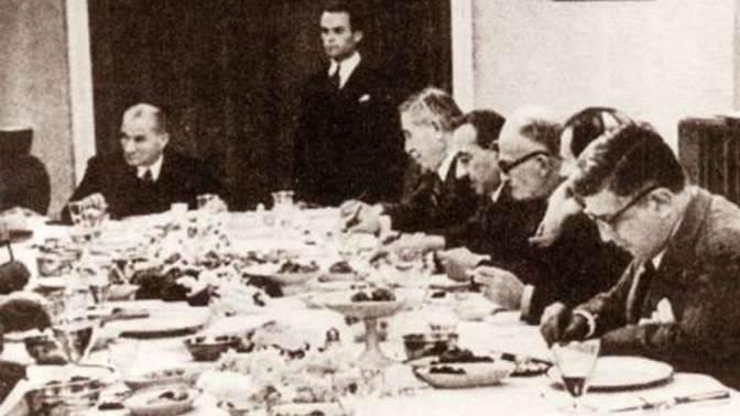 Günaydın güzel dostlar. Bugün İsmet Bozdağ'ın Atatürk'ün sofrası kitabından bahsedelim mi?