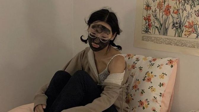 Baş belası lekelerden sivilce lekesi mi daha zor geçiyor yoksa güneş lekesi mi?