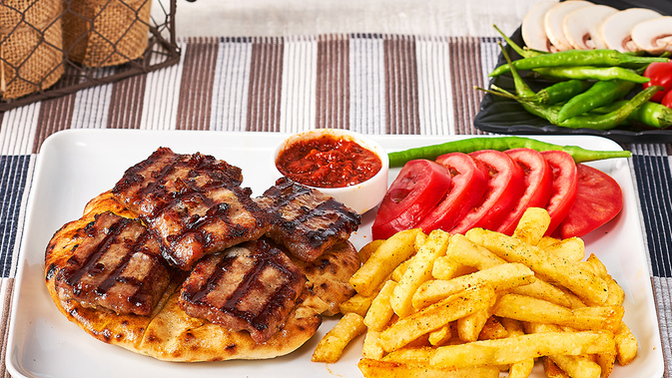 Köfte ekmek mi, tabakta köfte mi daha güzel?
