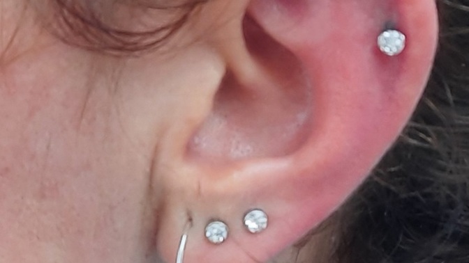 1 buçuk ay önce kıkırdak piercingi yaptırdım. Acısı ne kadar zamanda geçer?