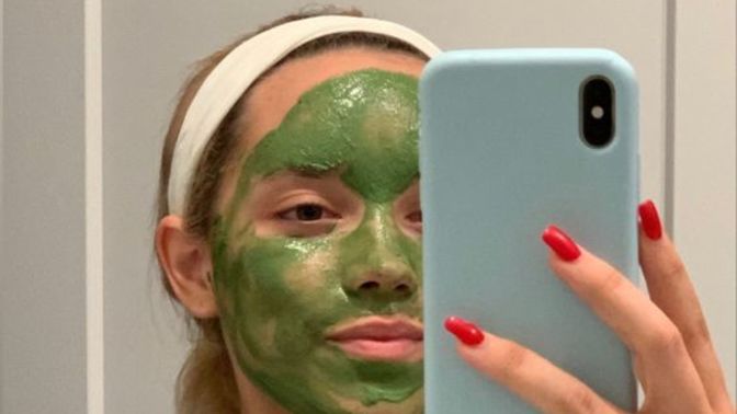 Yağlı cildime maske uygularken, içeriği nasıl olan maskelere yönelmeliyim?