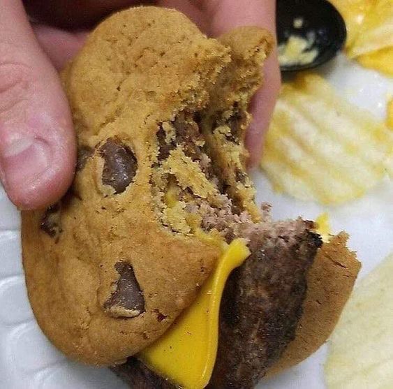 İnsanların garipsediği ama sizin sevdiğiniz yemek kombinasyonlarınız var mı?
