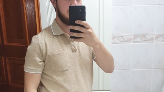 Sizce tişörtü bu şekilde pantolon içine sokmak abes mi şık mi?