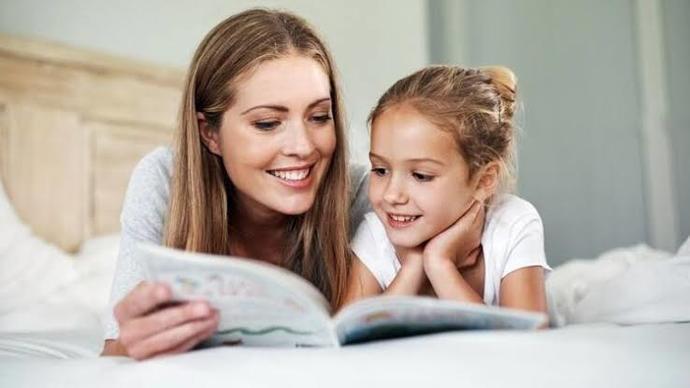 Çocuklara küçük yaşlardayken kitap okuma alışkanlığı kazandırmaya çalışmak doğru bir davranış mı?