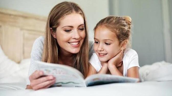 Çocuklara küçük yaşlardayken kitap okuma alışkanlığı kazandırmaya çalışmak doğru bir davranış mı?
