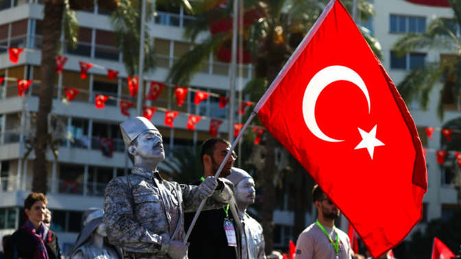 İzmir'in kurtuluşunun 100. yıl dönümü kutlu olsun! İzmir kahramanlarımıza buradan ne söylemek isterdiniz?