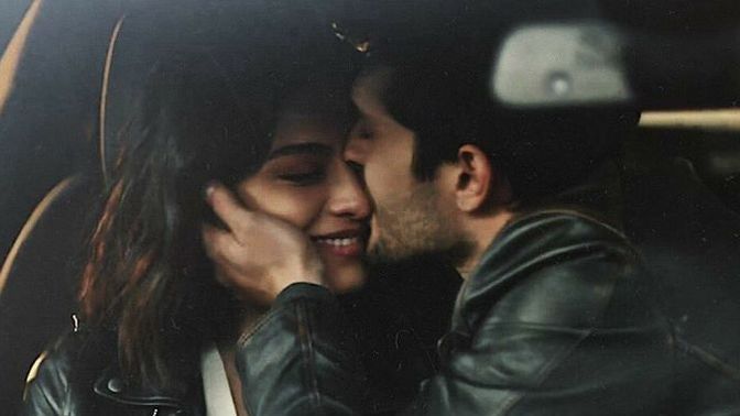 Ailenizi karşınıza almak pahasına sevdiğiniz insanla olur muydunuz?
