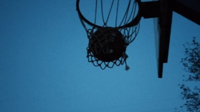 Gece basketbol oynamak mı daha keyifli yoksa gündüz basketbol oynamak mı?