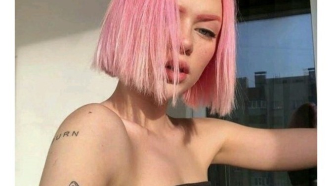 Mavi saçlı olmak mı daha havalı pembe saçlı olmak mı?
