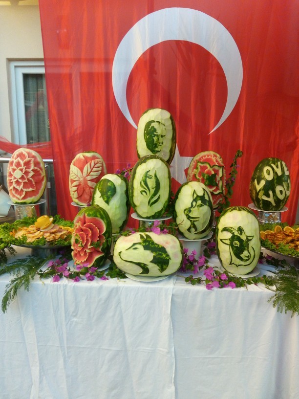 Karpuza şekil vermek sanat mıdır?