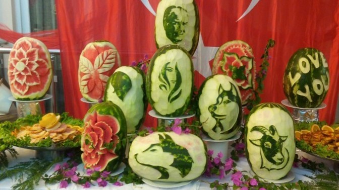 Karpuza şekil vermek sanat mıdır?