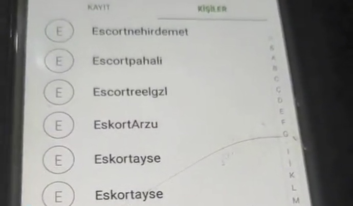 Kocamın telefonunu karıştırırken bunları buldum, ayrılmalı mıyım?