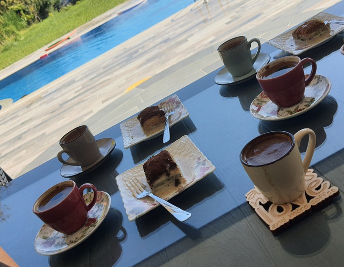 Soğuk baklava sever misin, en iyi neyin yanında gider?
