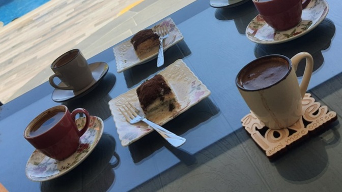 Soğuk baklava sever misin, en iyi neyin yanında gider?