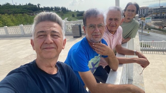 Aralarındaki en yakışıklısı kim sizce?