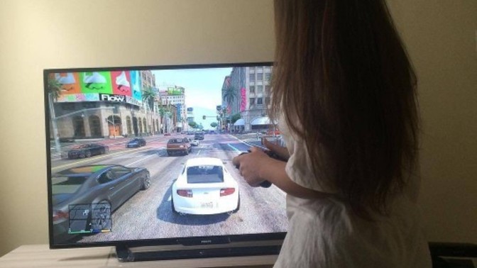 Kızların araba yarışı oynamasını garip buluyor musunuz?