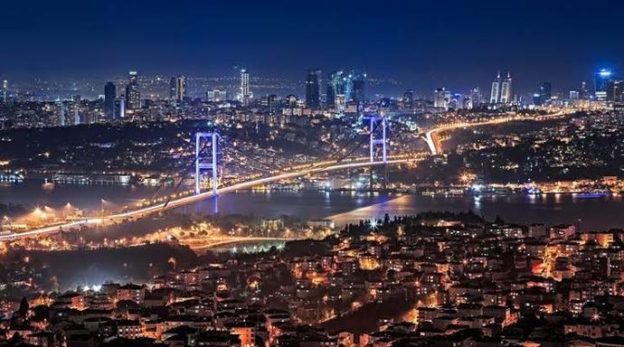 Hiç Oturup Saatlerce Şiir Okudunuz Mu Okuduysanız Etkilendiginiz Mısra Veya Dörtlük Var mi?