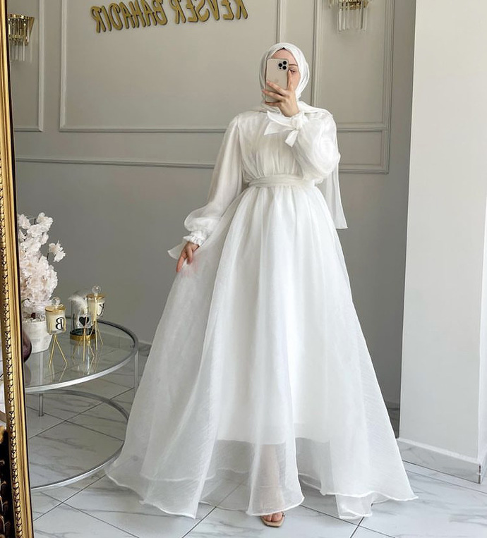Sade gelinlik ve ayakkabı olarak hangisi daha güzel?