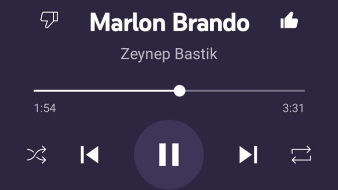 Bu sıralar art arda dinlediğiniz bir şarkı var mı?