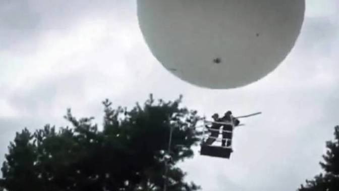 Fıstık toplamak için bindiği balon havalandı, iki gün sonra yere inebildi. Sizin başınıza gelseydi ne yapardınız?