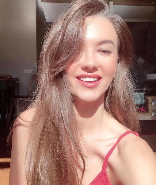 Leyla Lydia Tuğutlu güzel sizce mi?