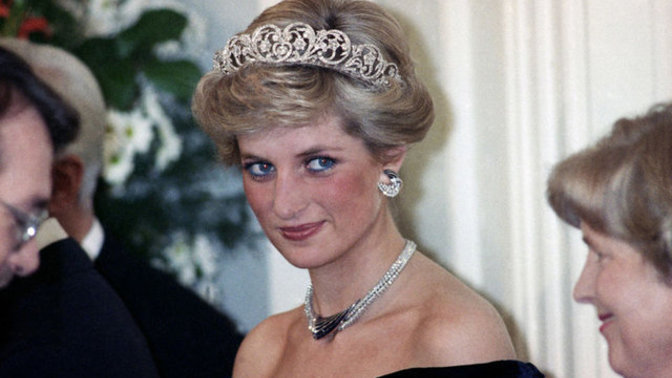 Kraliçe Elizebeth'in ölümüyle Charles Kral eşi Camilla kraliçe oldu. Sizce kraliçelik Lady Diana'nın hakkı değil miydi?