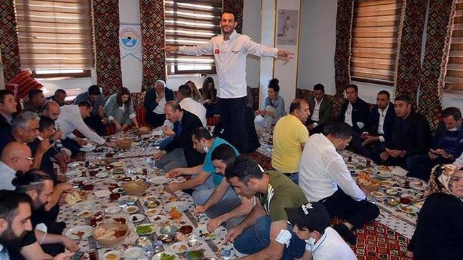 Kalabalık kahvaltı sofralarını sever misiniz?