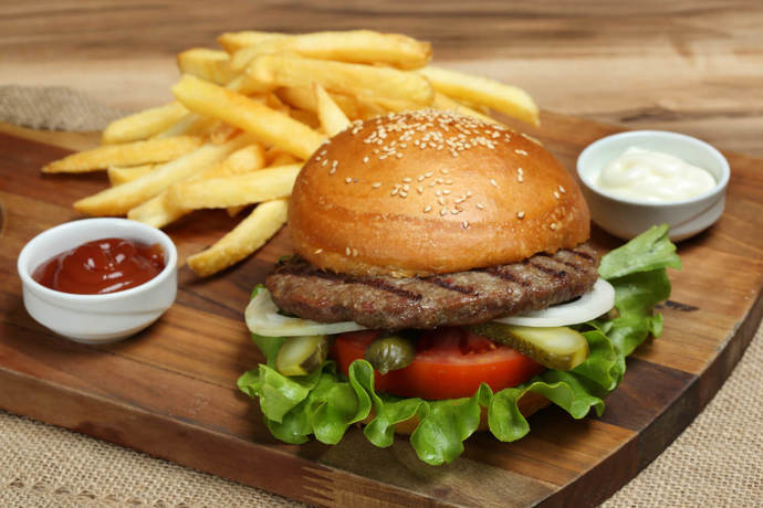 Hamburgerin yanına en çok hangi atıştırmalığı yakışıyorsunuz?