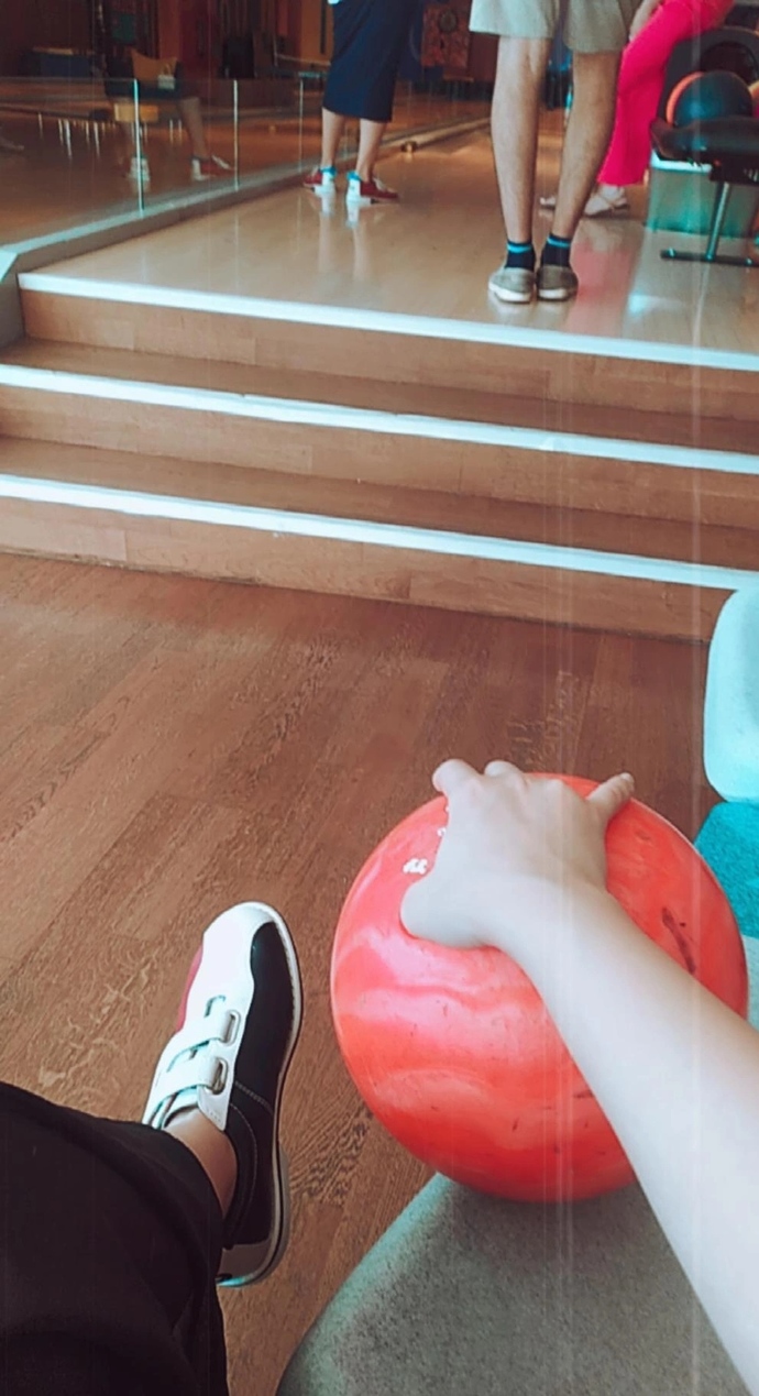 Arkadaşlarla buluşunca vakitleri nasıl değerlendiriyorsunuz? bowling severmisiniz? 🎳?