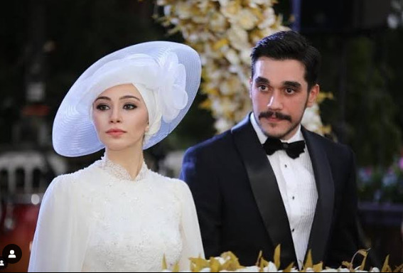 İnsta fenomeni şipsecmel ercan çifti ayrılıyor kızı beğenmezdim ama çok üzüldüm çocuk aldatmış deniiyor bu fenomenlere noluyoooooo?