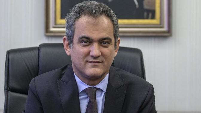 Mahmut Özer, haksız atama yapıldığını söyleyen öğretmene, "Mühendisler atanamıyor sizin kadar ağlamıyor" dedi. Öğretmenler ağlıyor mu?