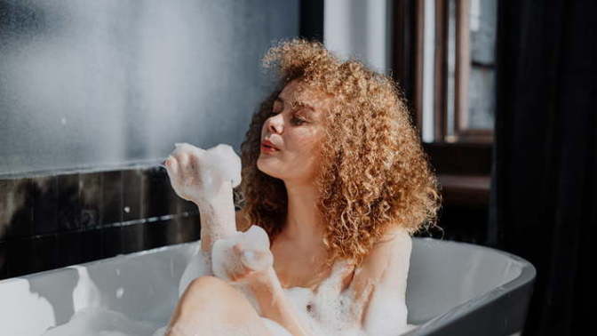 Rahatlatıcı bir banyo nasıl yapılır?