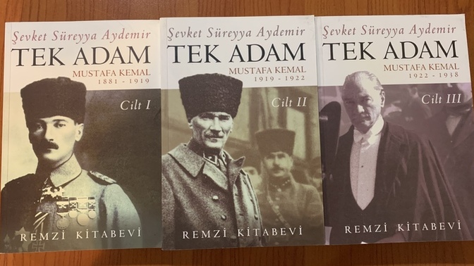 Günaydın güzel dostlar. Bugün Atatürk üzerine yazılmış Tek adam kitap serrisinden bahsedelim mi?