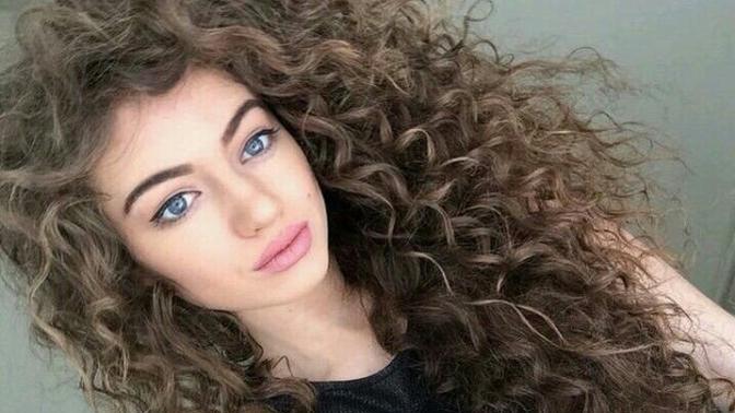 Düz saç mı kıvırcık saç mı daha güzel?