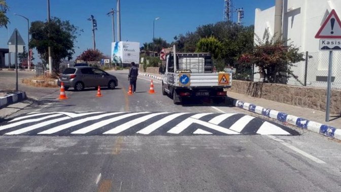 Yollara konulan hız kesici kasisler ve tümsekler arabalara zarar verir mi? Kasislerden nasıl geçilirse en doğrusu olur?