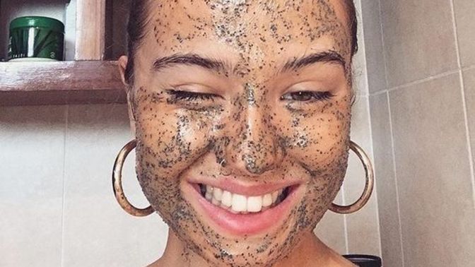 Kahve içtikten sonra telvesi ile peeling yaptım diye erkek arkadaşım "evlenilecek kız" dedi. 😂 Haklı mı?