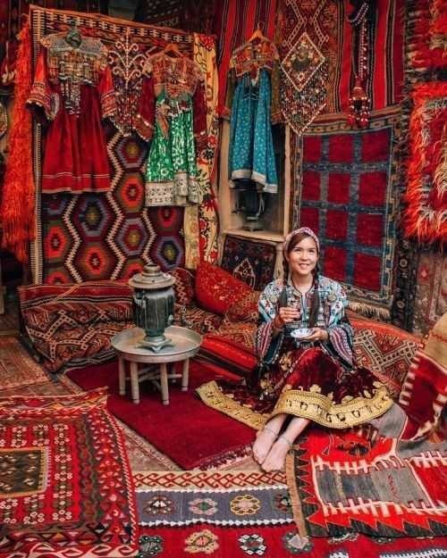 Geleneklere bağlı olmadan kültürlü olunmaz mı?