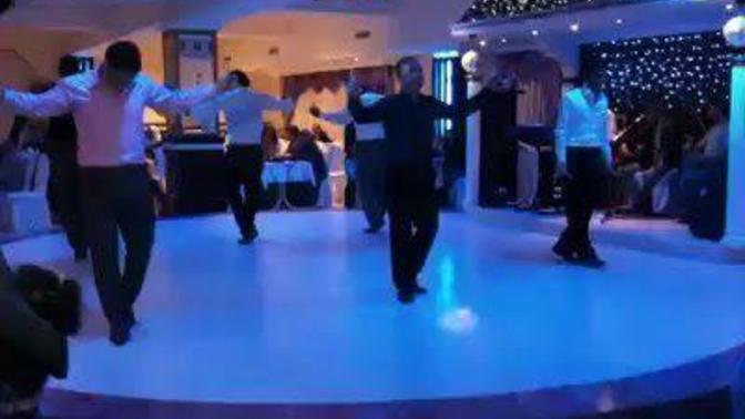 Oyun havası oynayan erkek mi bachata yapan erkek mi?