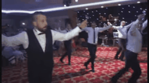 Düğünlerde oynayan mı yoksa izleyen taraf mısın?