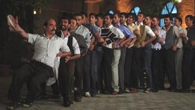 Düğünlerde oynayan mı yoksa izleyen taraf mısın?