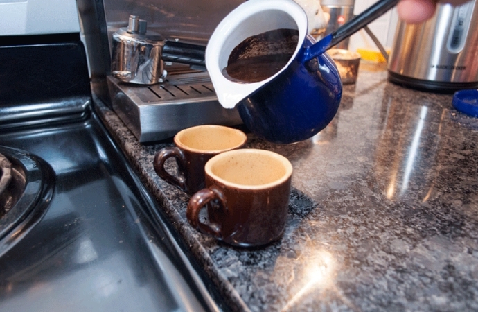 Kahvenizi tek başına içerken mi ☕ eşlik edilerek içildiğinde mi keyif alırsın☕☕?