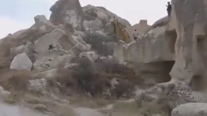 Peri bacaları yol yapılacak bahanesiyle yıkılıyor. Ne düşünüyorsunuz?