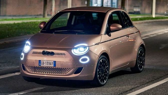 Düşük model olmayan, 300 bin TL'ye kadar az yakan arabalar önerir misiniz?